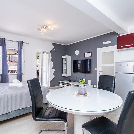 Feather Studio Apartment - Free Private Parking - Self Check-In 杜布罗夫尼克 外观 照片